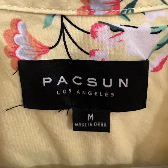 **LIKE NEW** PacSun Floral Button-Down M - Picture 4 of 4